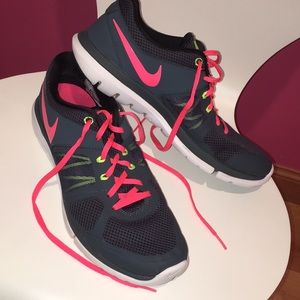 nike tennis shoes